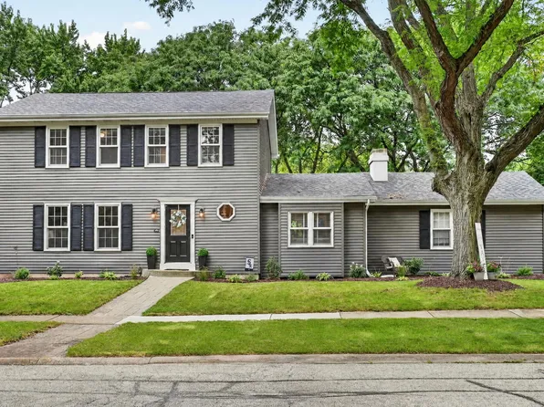 114 Wakefield Ln, Geneva, IL 60134