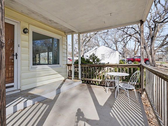 2nd image of 1610 SW 33rd St