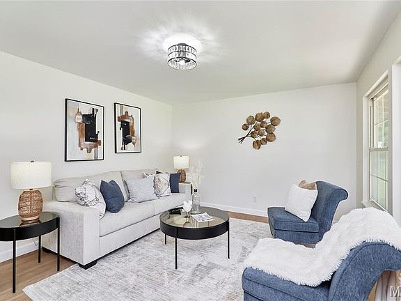 3rd image of 10403 Saint Ives Dr