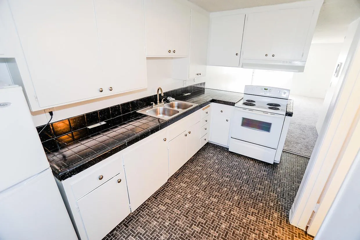 2 bed, 1.5 bath, 950 sqft, $2,215 — Photo 1