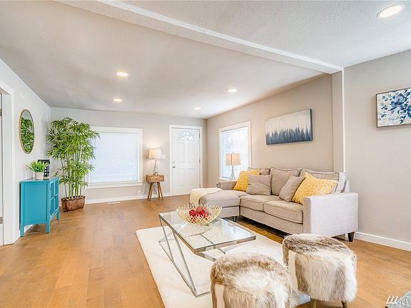 3rd image of 2108 McDougall Ave