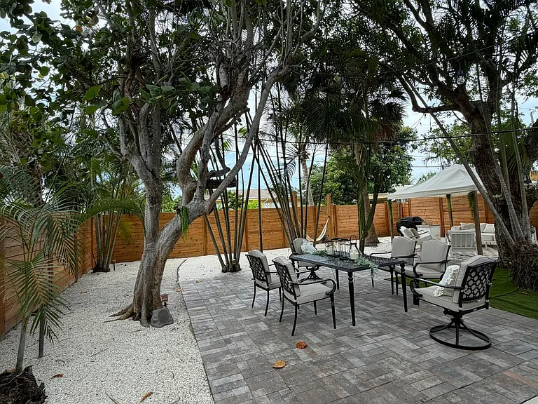 829 Macy St — Photo 16