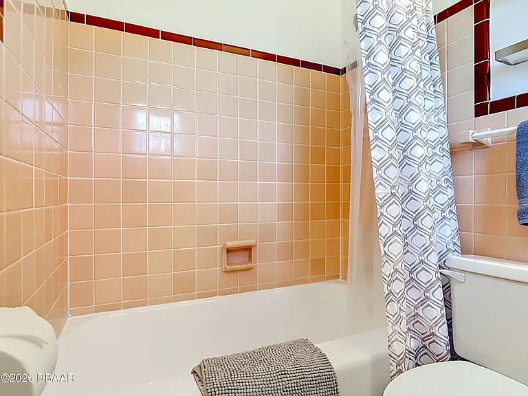 1621 N Oleander Ave — Photo 36