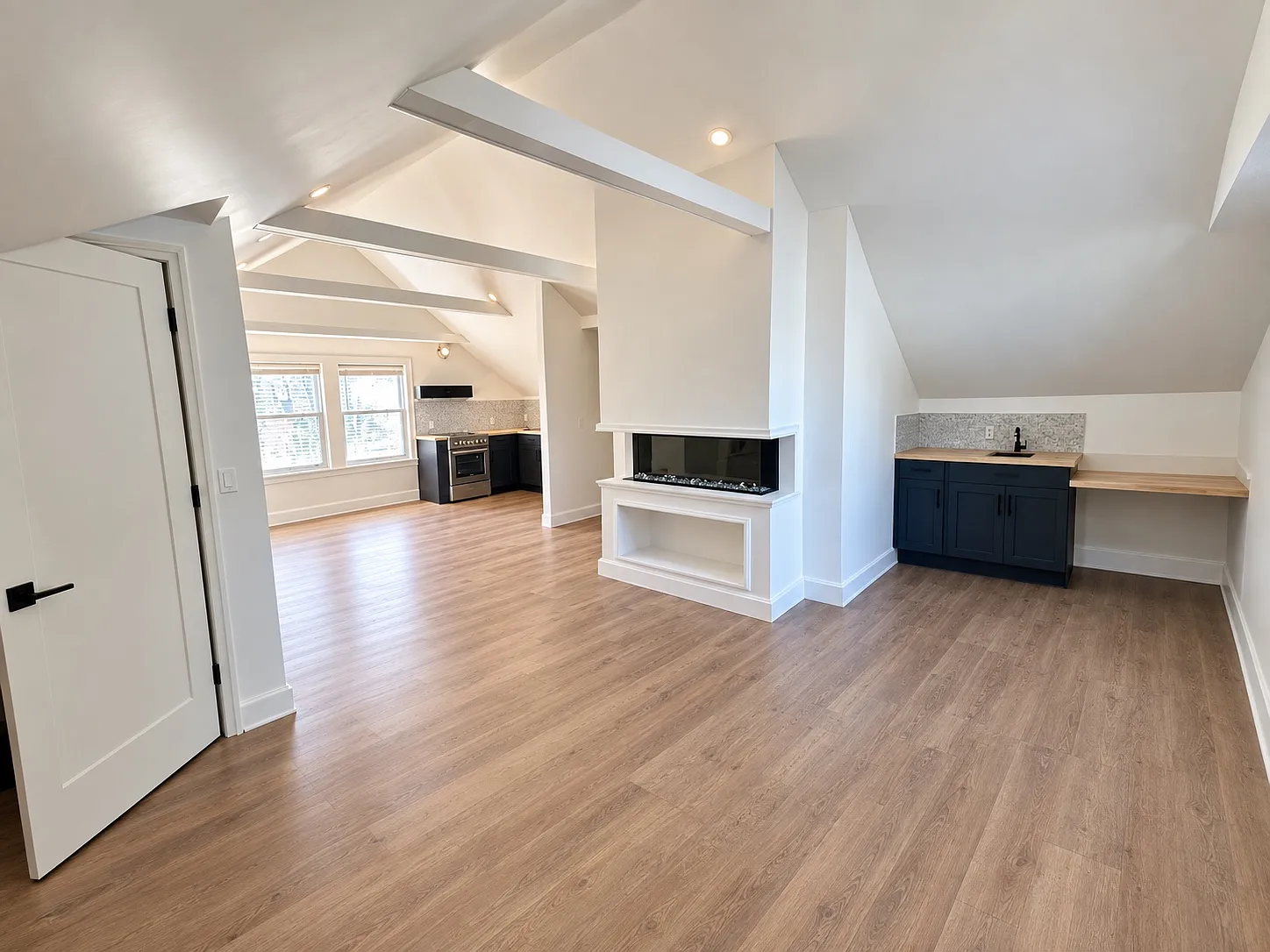 1 bed, 915 sqft, $1,275 — Photo 1