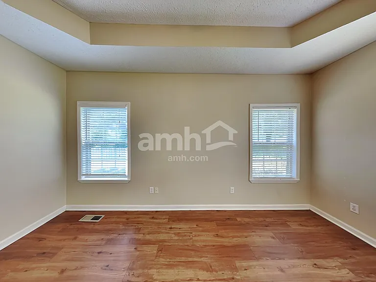 210 Fox Hunt Ln — Photo 11