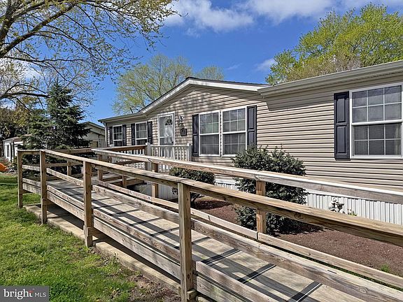 2nd image of 27562 Thistle Ln