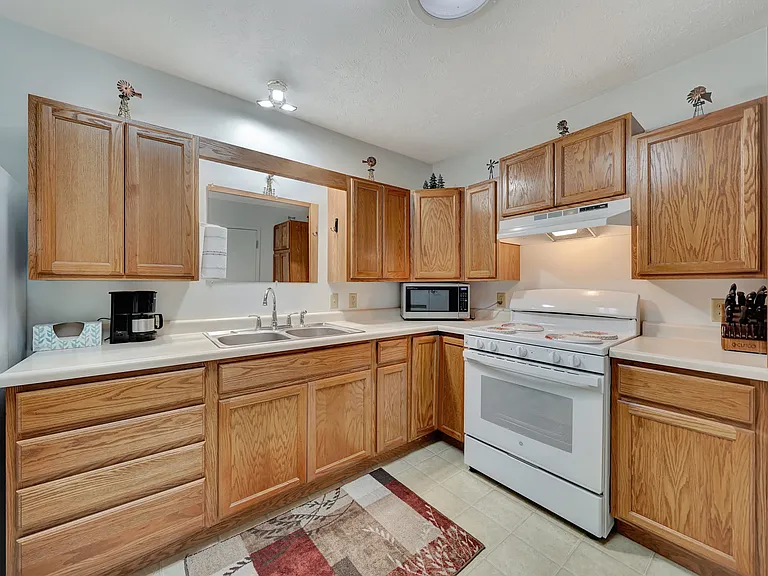 533 S Iver St #1 — Photo 10