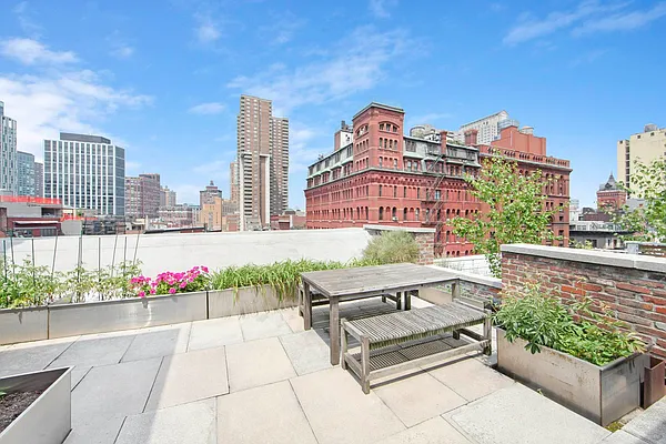 Rented by Tabak Real Estate | media 43