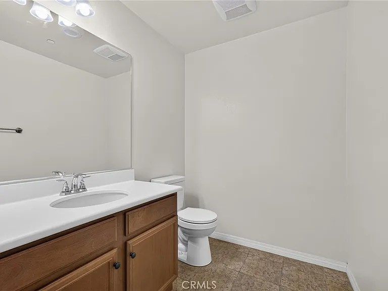 1654 Heywood St — Photo 22