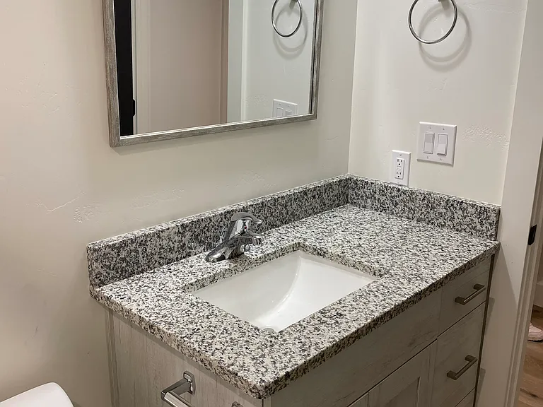 842 S 1360 E — Photo 13