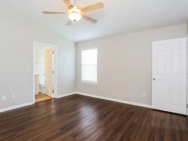 8241 Dover Cliff Ct — Photo 10