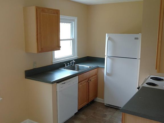 4th image of 1159 Saint Clair Ave
