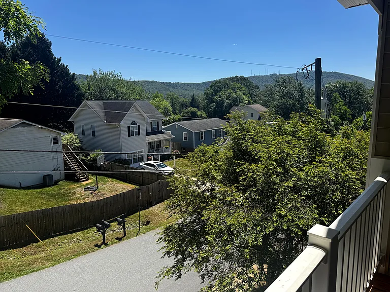 901 Raymond Rd — Photo 9