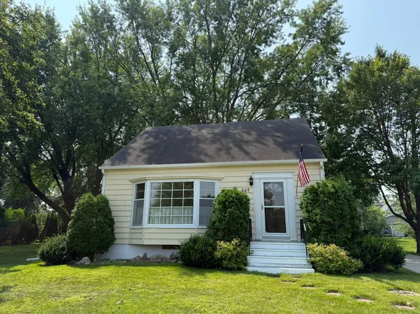 227 3rd St NW, Blooming Prairie, MN 55917