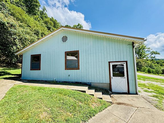 3rd image of 920 Raccoon Rd