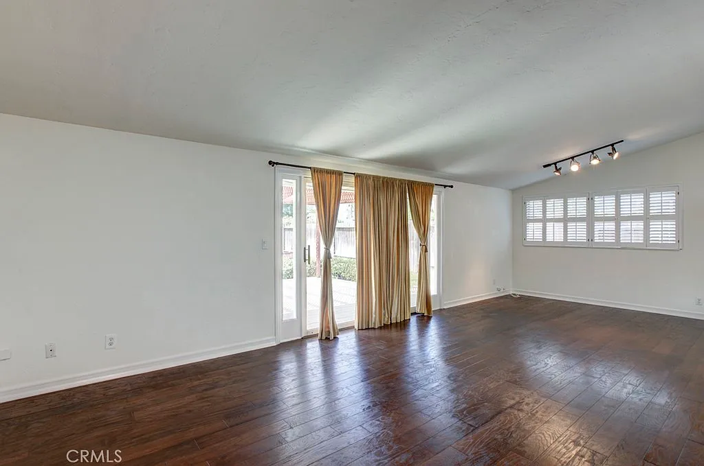 3 bed, 1525 sqft, $5,000 — Photo 2