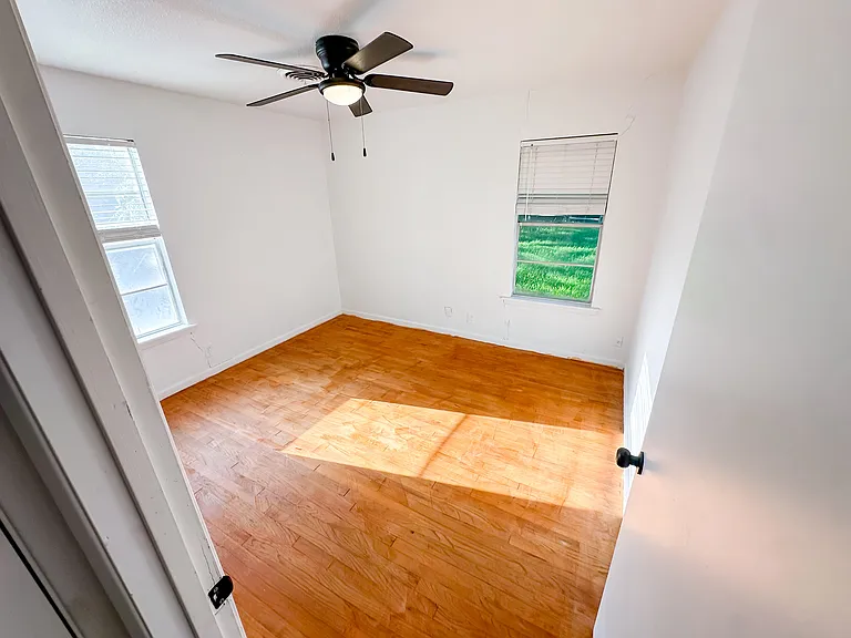208 Bagin St — Photo 6