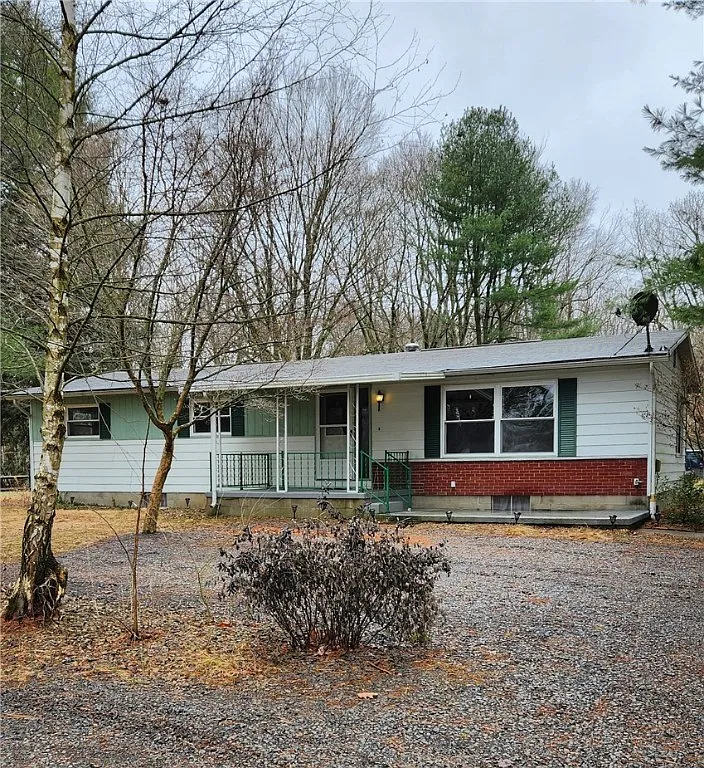 647 N Liberty Rd photo 1