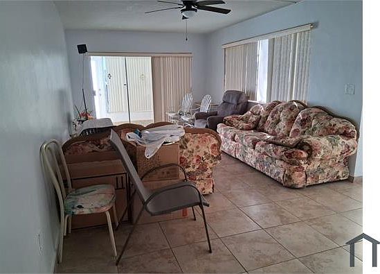 2nd image of 300 NE 191st St APT 211