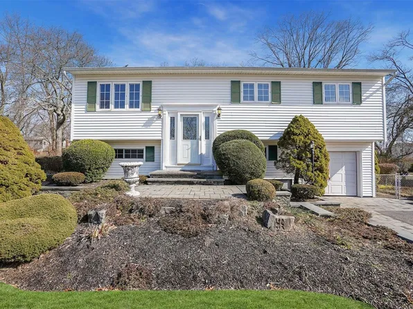 21 Fiesta Drive, Centereach, NY 11720