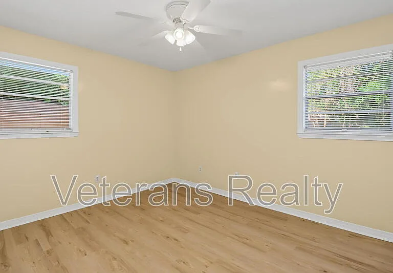 1285 Kensington Dr — Photo 15