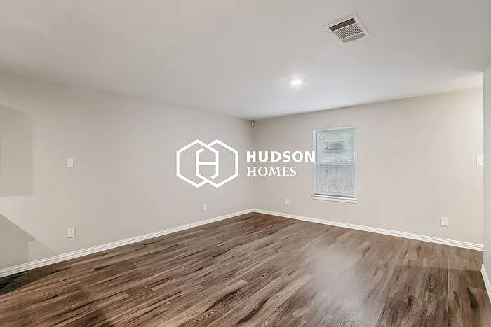 3 bed, 2.0 bath, 1028 sqft, $1,699 — Photo 4