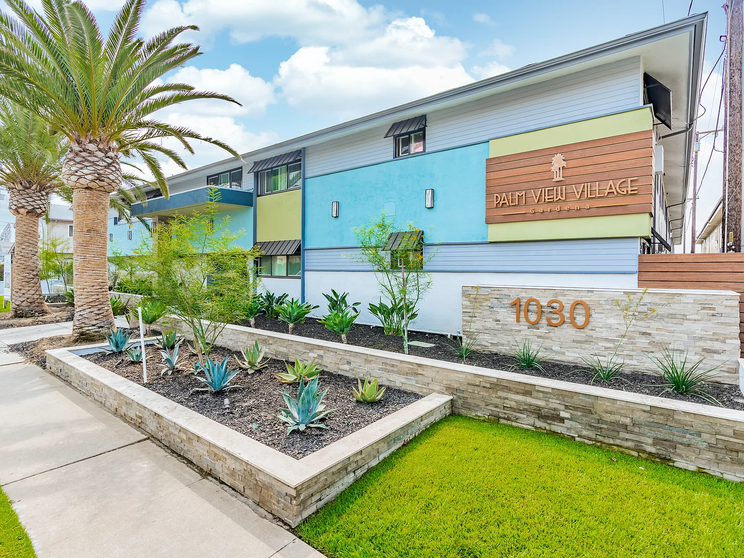 Palm View Village - Gardena — Photo 1
