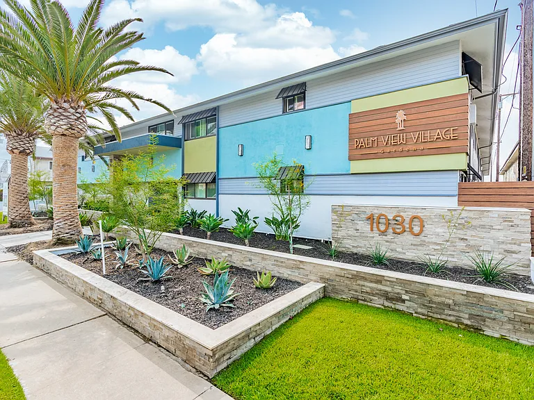 Palm View Village - Gardena — Photo 1