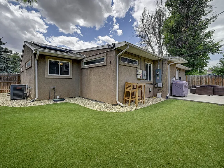 135 Hayes Dr — Photo 32