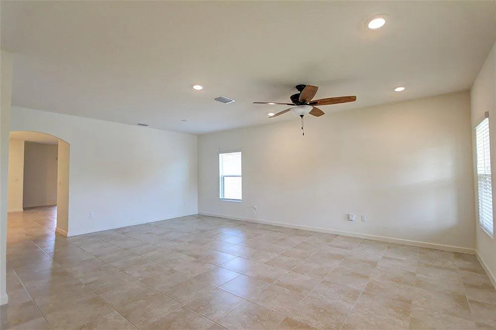 3 bed, 2.0 bath, 1790 sqft, $2,400 — Photo 2