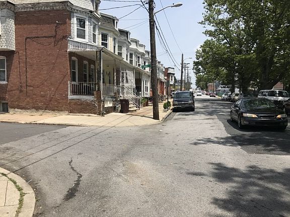 Exterior Neighborhood (street photo)