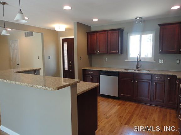 3rd image of 4912 Voltaire Dr