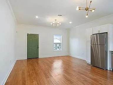 2 bed, 1.0 bath, 813 sqft, $1,350 — Photo 3