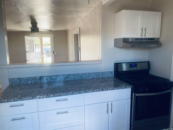 2nd image of 2632 N Stone Ave #11194511