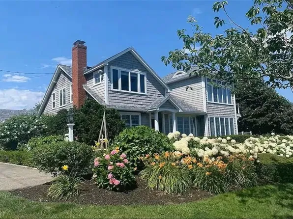 124 Memorial Blvd, Newport, RI 02840