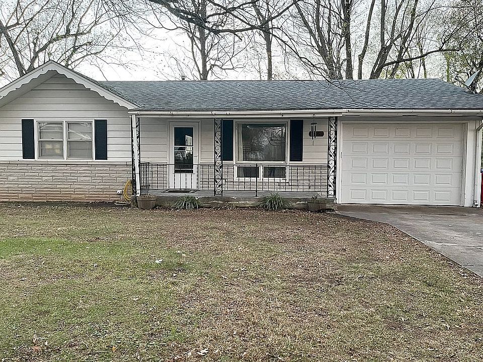 305 S Sayre 