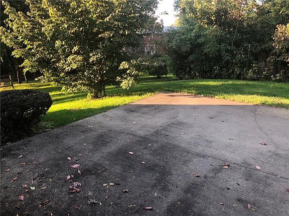 4th image of 606 Woodburn Ln