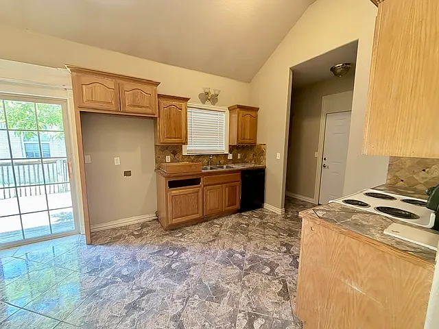 3 bed, 1480 sqft, $1,650 — Photo 3