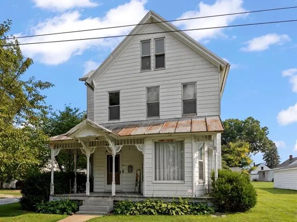 114 W Pine St, Red Bud, IL 62278