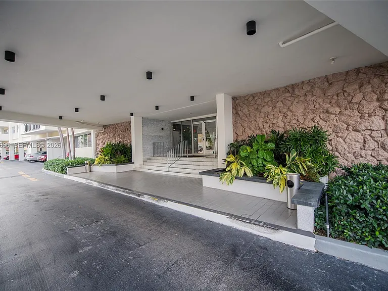 401 Golden Isles Dr #1011 — Photo 37