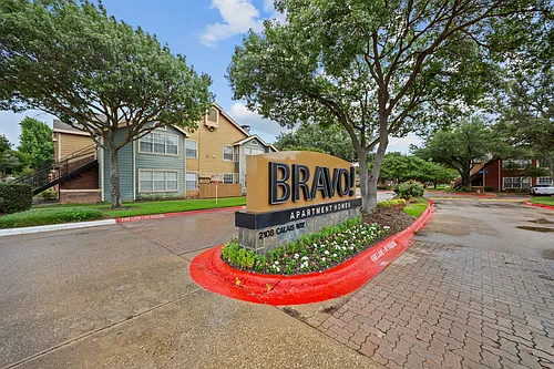 Bravo Apartment Living Photo 1