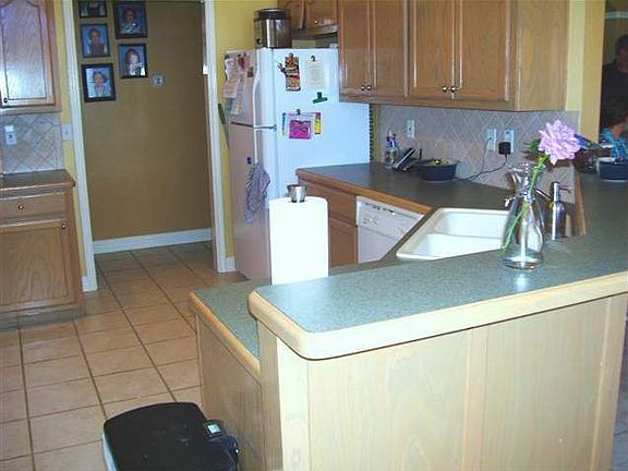 2nd image of 6240 Jenny Ln