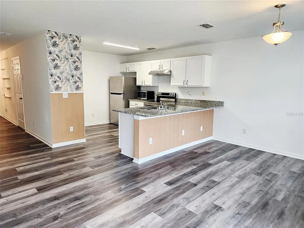 2 bed, 2.5 bath, 1303 sqft, $2,000 — Photo 4