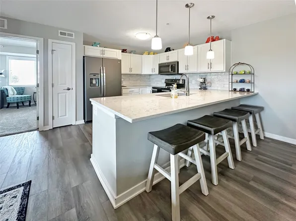 4837 86th St APT 24, Urbandale, IA 50322