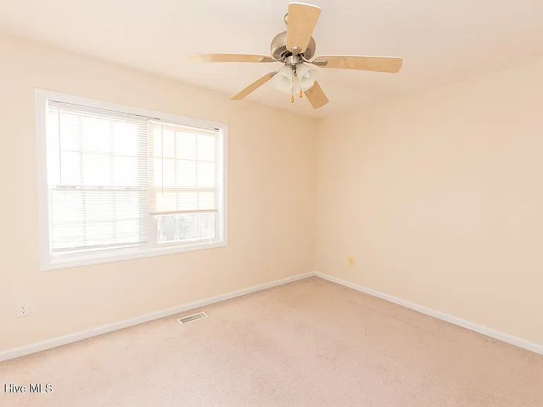 125 Cornerstone Pl — Photo 16