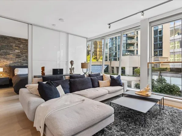 1477 Pender St #402, Vancouver, BC V6G 2L2