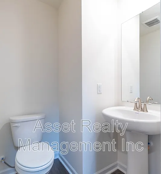 2076 Southwood Cir — Photo 9