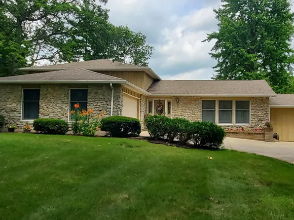 16225 Nottingham Dr, Wapakoneta, OH 45895