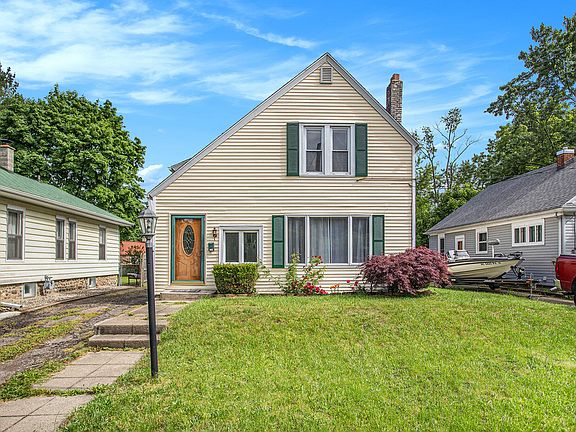 2nd image of 204 Summer St