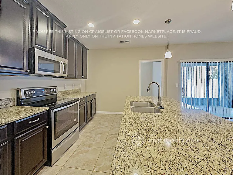 2729 Hampton Green Ln — Photo 9